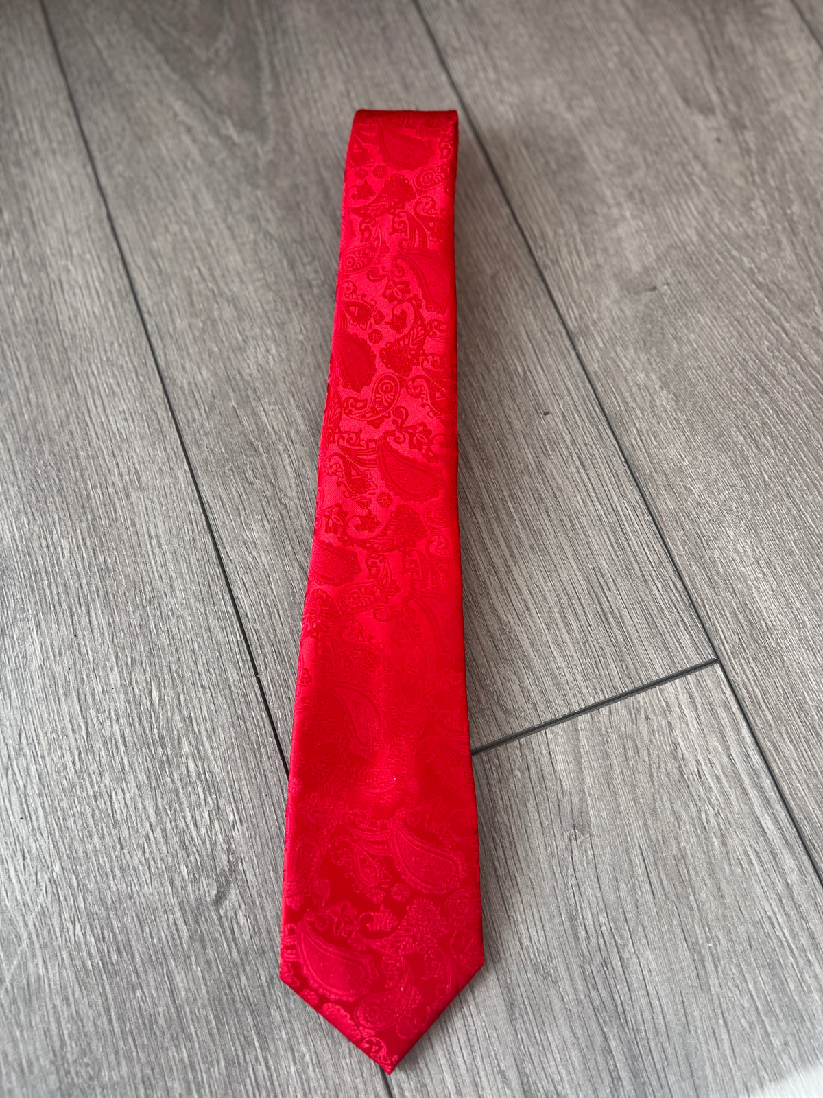 Red Men’s Classic Paisley Tie