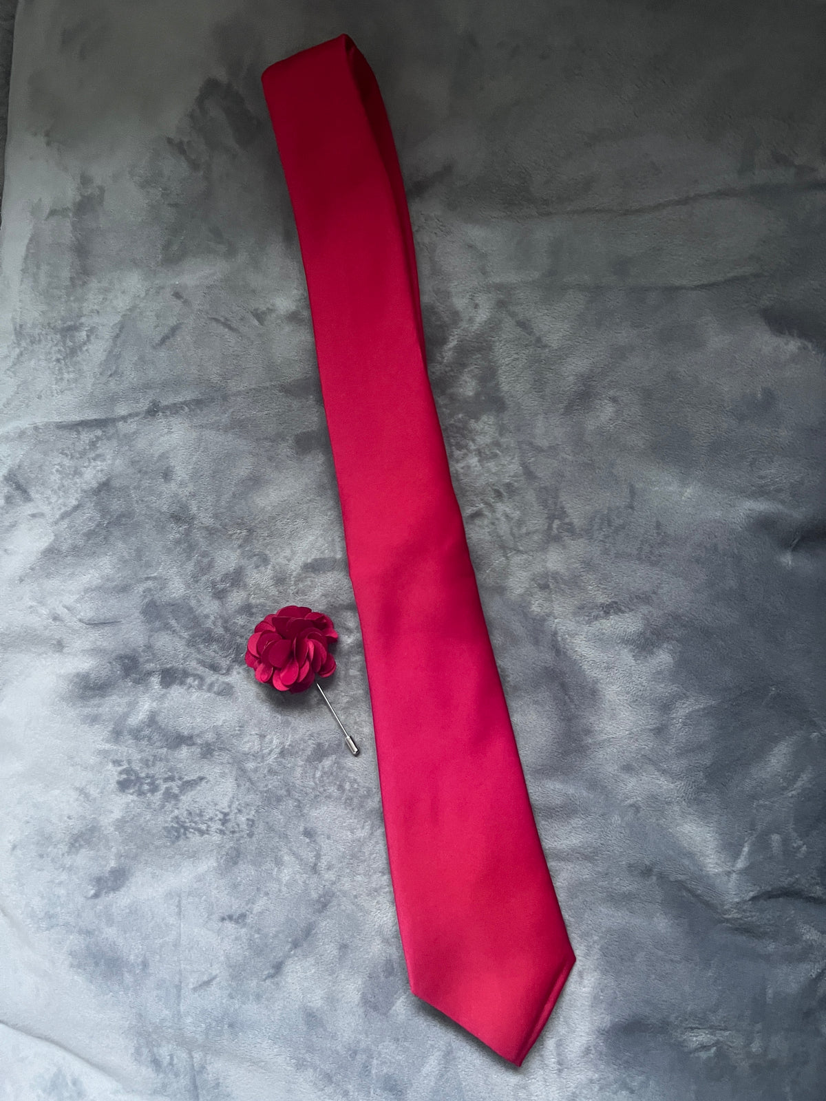 Rouge Red Men’s Classic Tie &amp; Pin