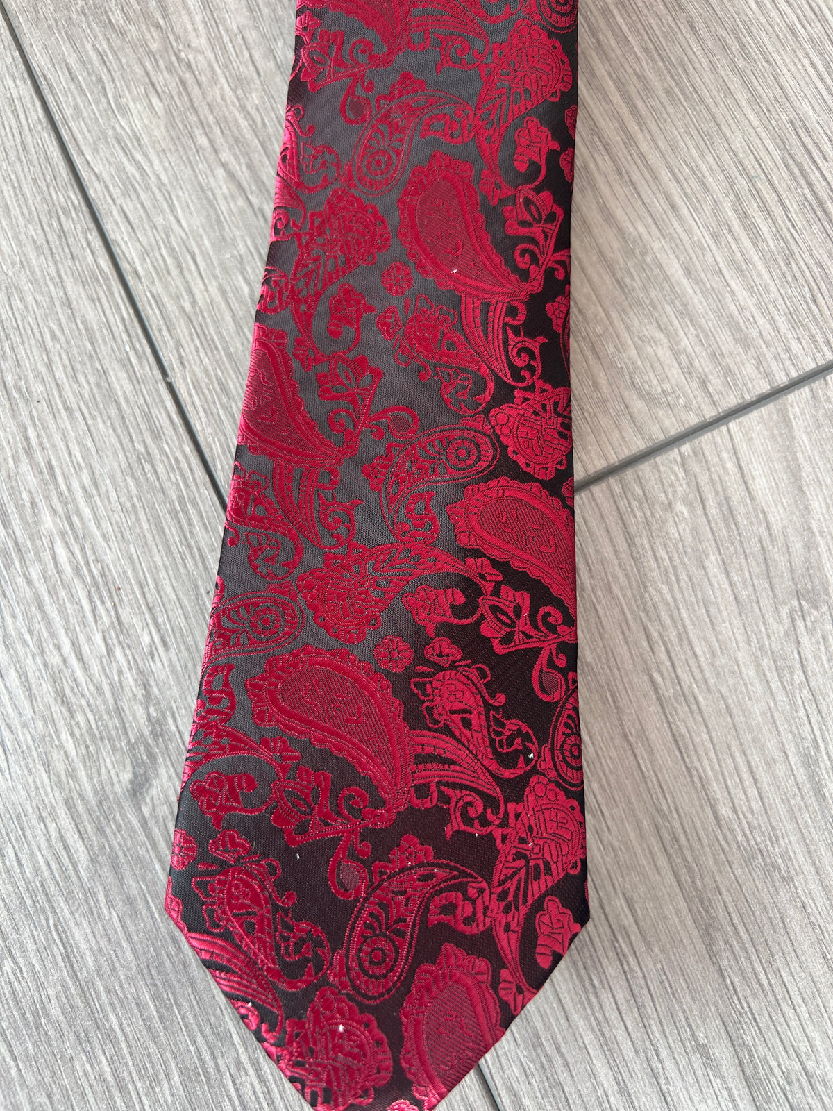 Wine &amp; Black Men’s Classic Paisley Tie