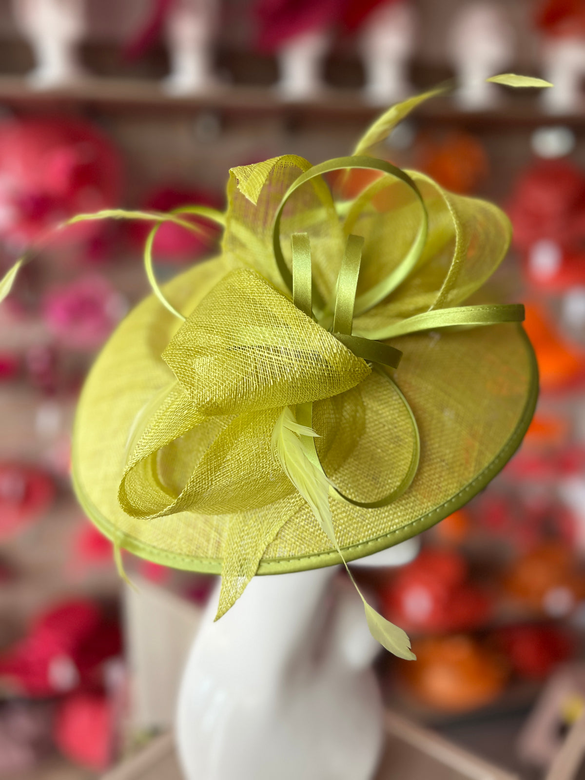 Lime Saucer Hatinator With Decorative Bow