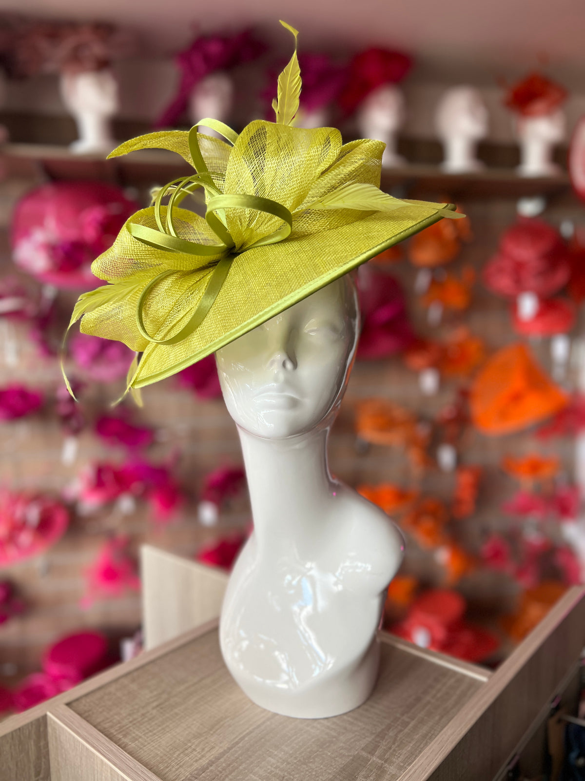 Lime Saucer Hatinator With Decorative Bow
