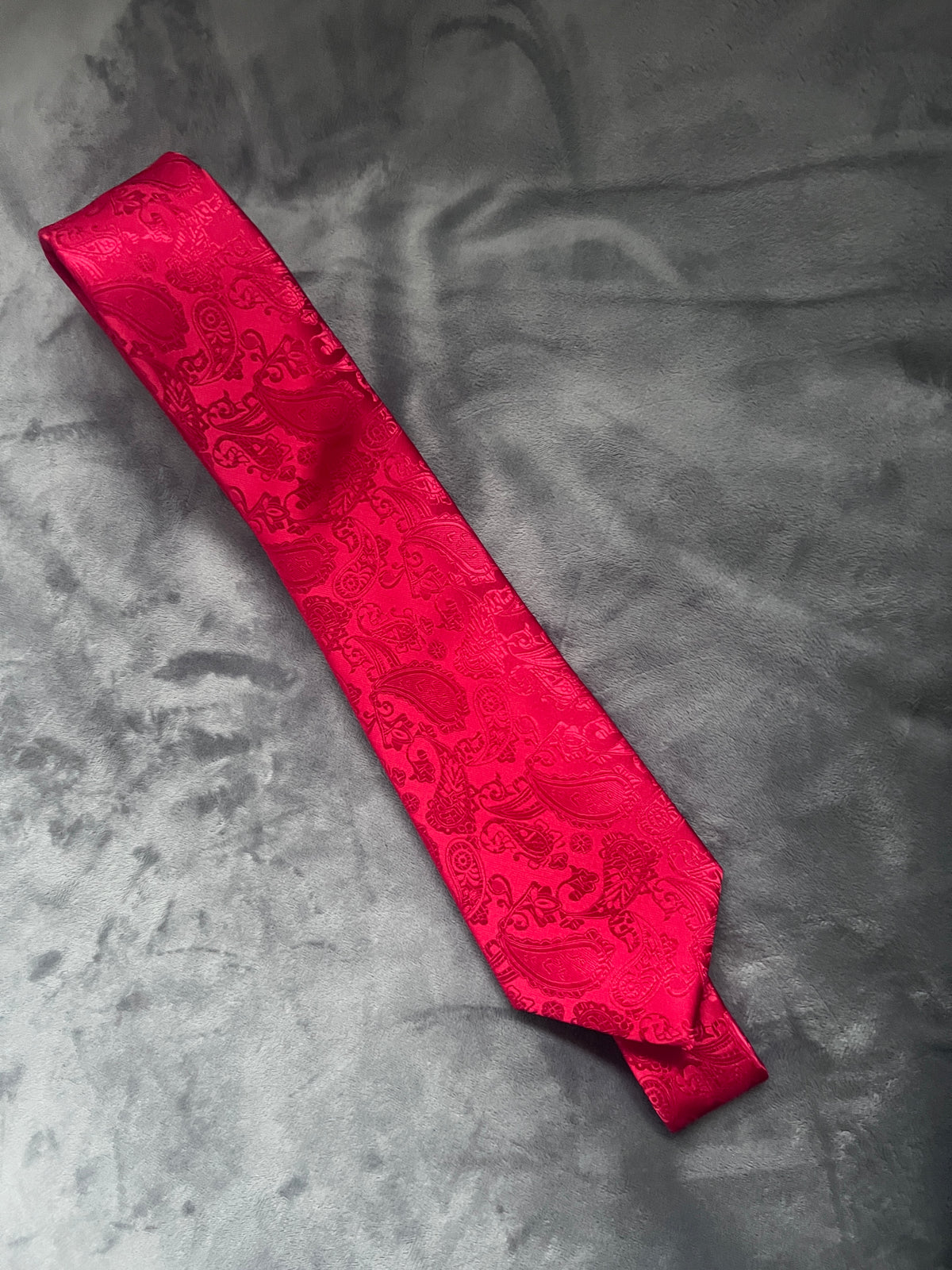 Red Men’s Classic Paisley Tie