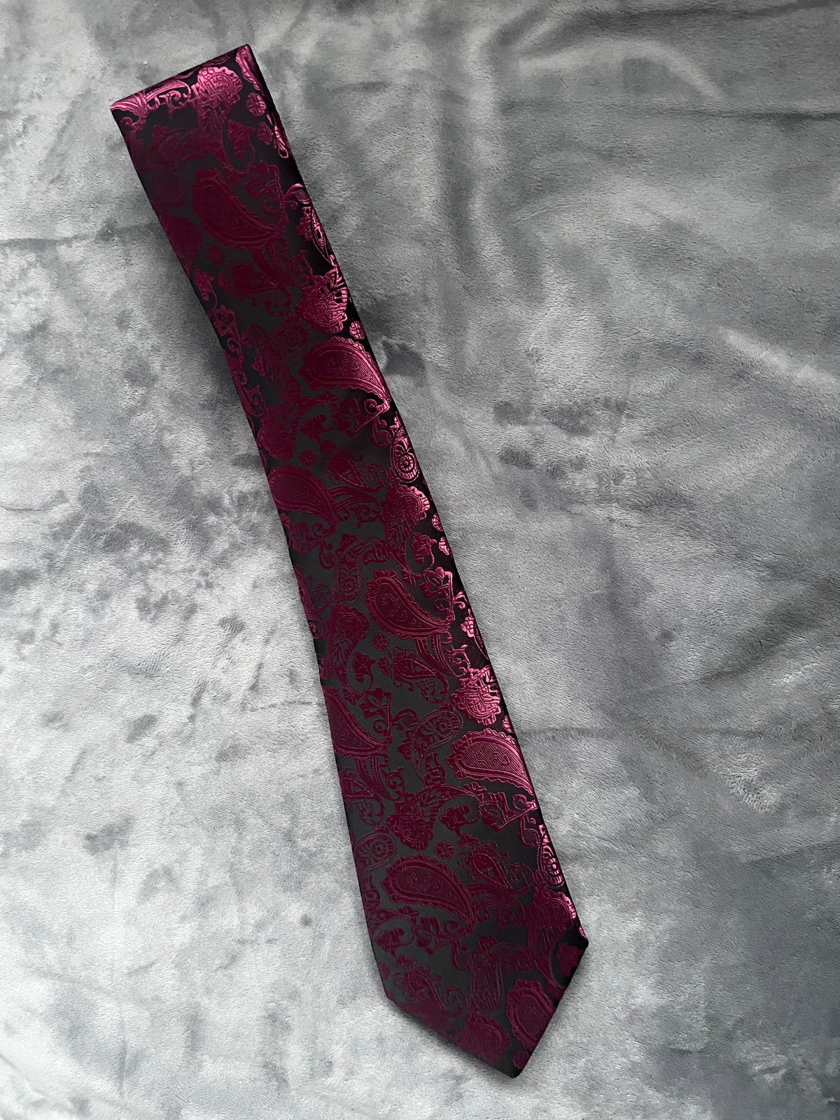 Wine &amp; Black Men’s Classic Paisley Tie