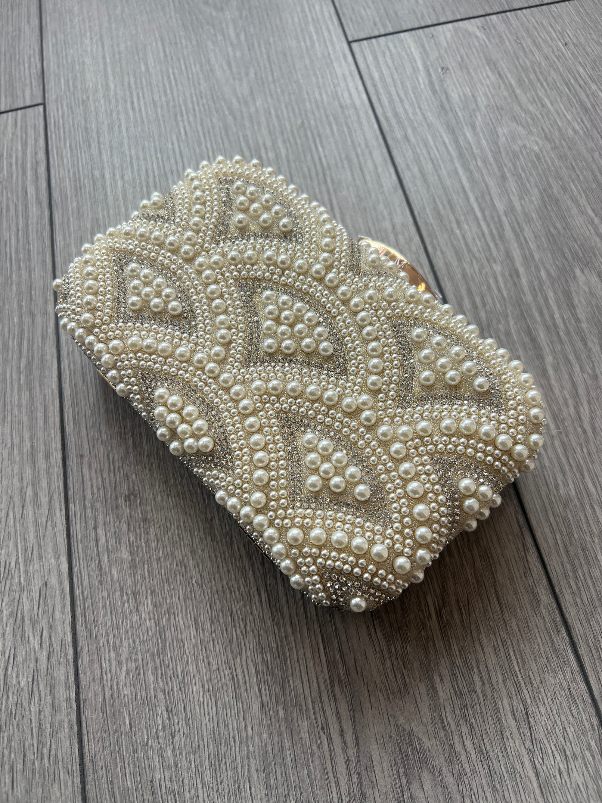 Elegance Pearl Vintage Box Clutch Bag - Ivory