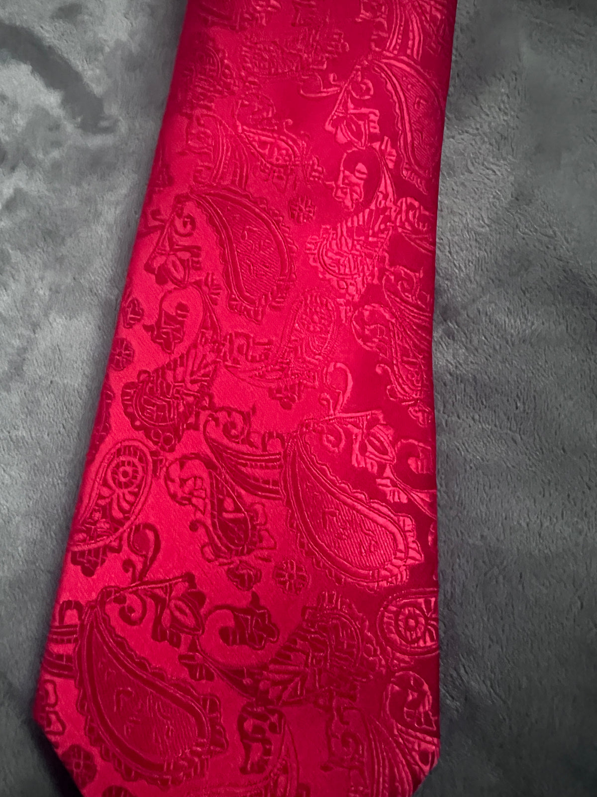 Red Men’s Classic Paisley Tie