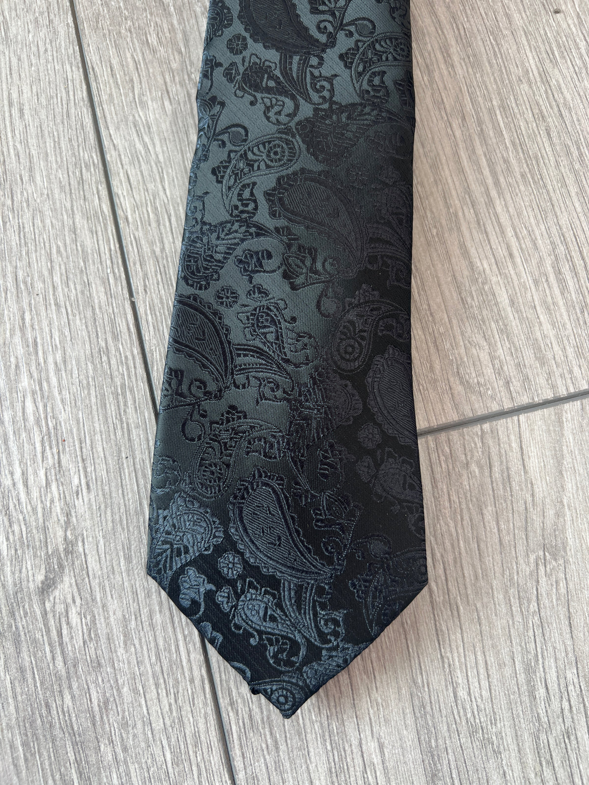 Black Men’s Classic Paisley Tie-Fascinators Direct