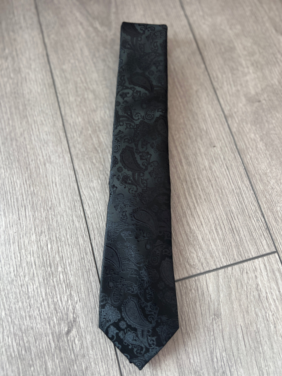 Black Men’s Classic Paisley Tie-Fascinators Direct