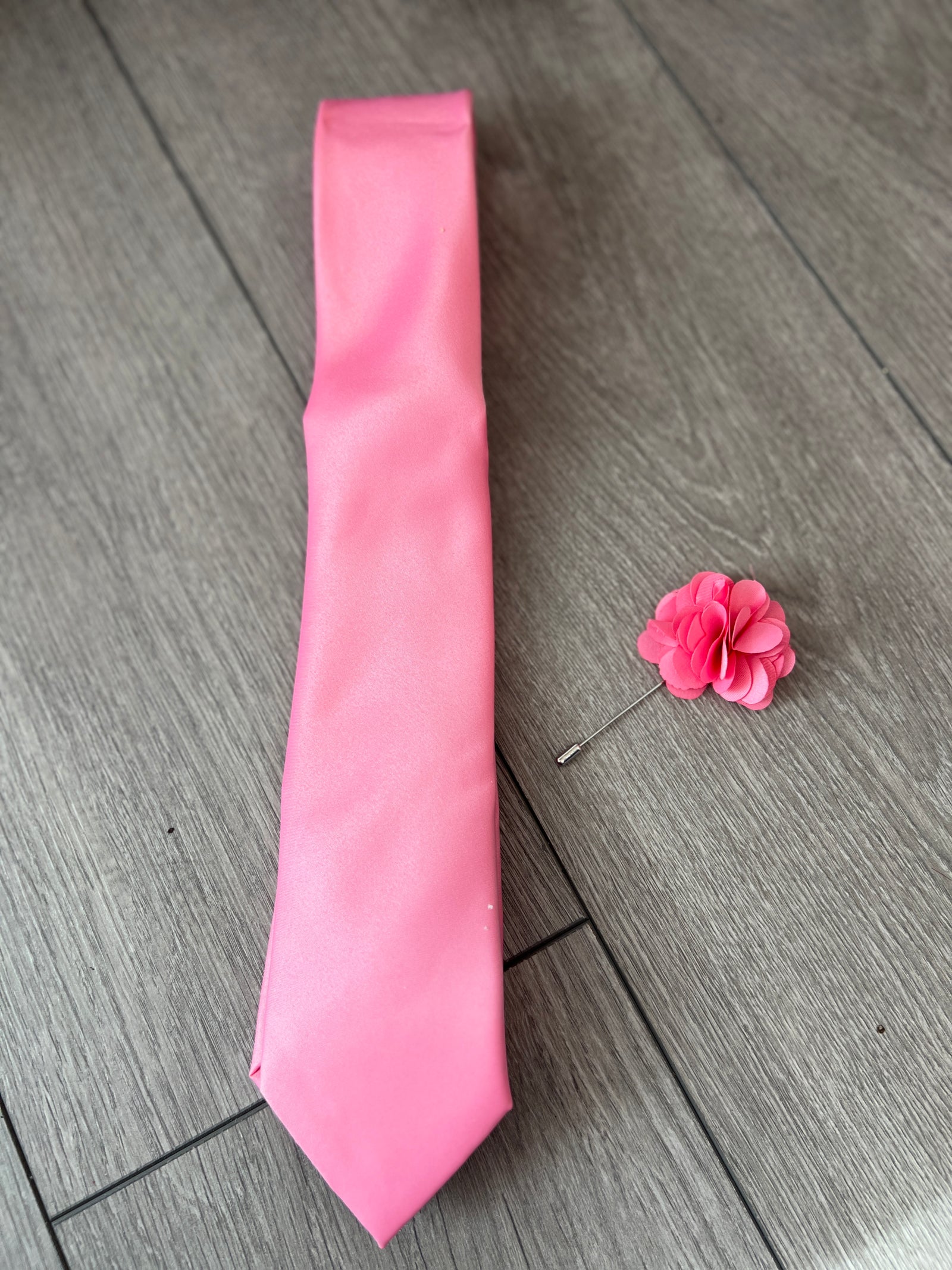 Bubblegum Pink Men’s Classic Tie & Pin-Fascinators Direct