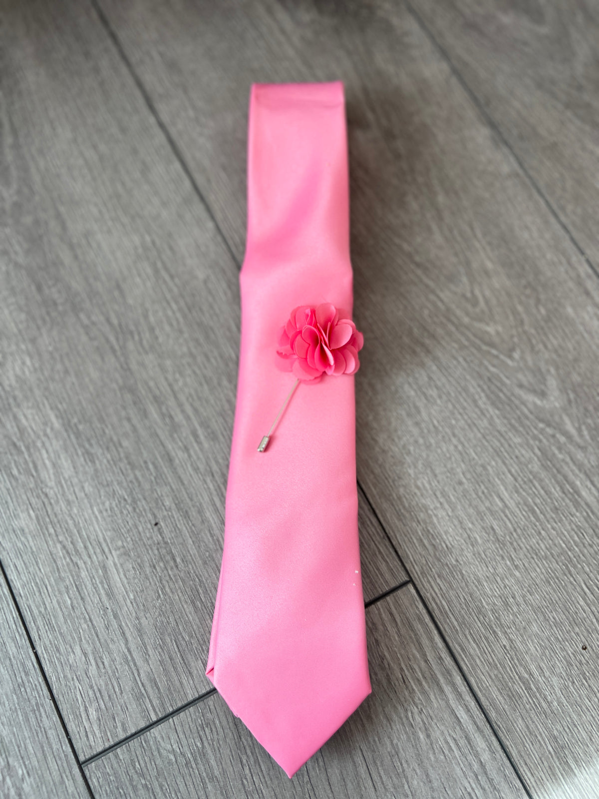 Bubblegum Pink Men’s Classic Tie &amp; Pin-Fascinators Direct