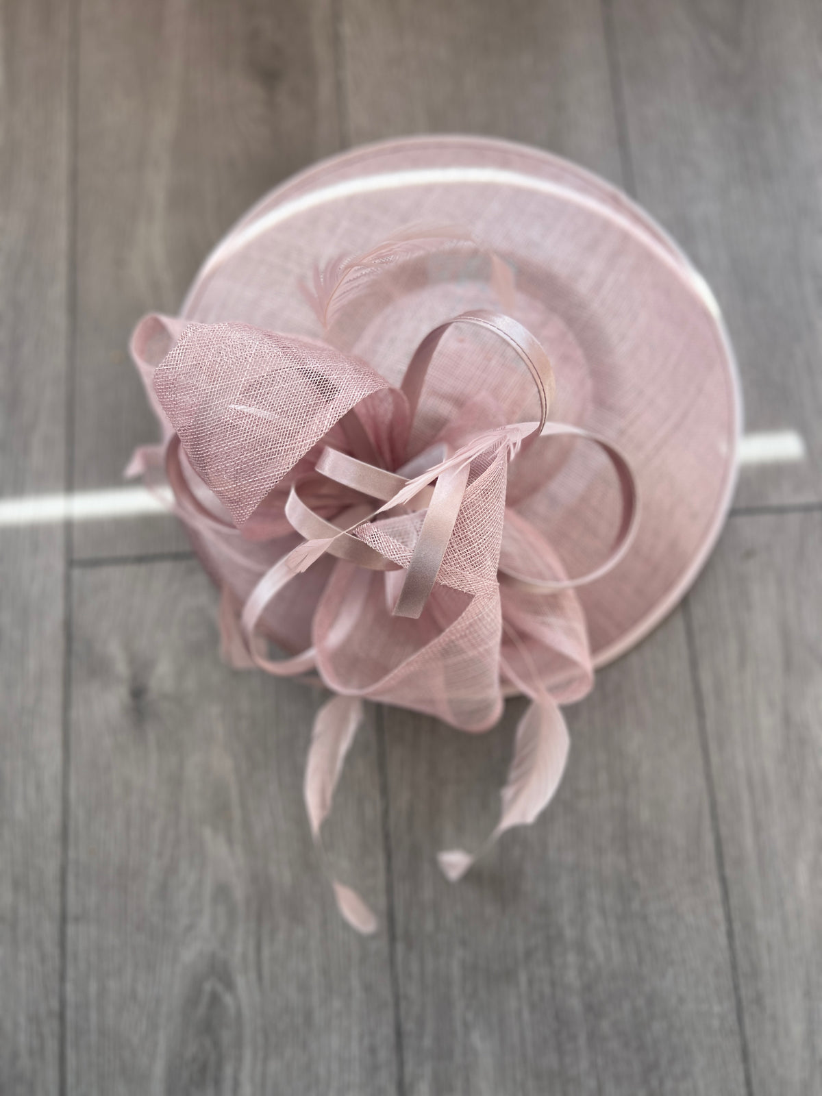 Cameo Saucer Hatinator With Decorative Bow-Fascinators Direct