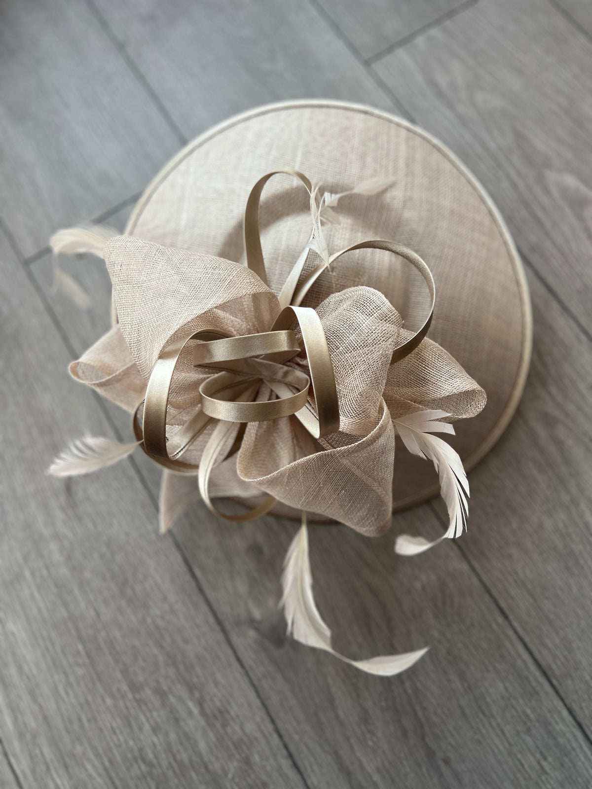 Champagne Saucer Hatinator With Decorative Bow-Fascinators Direct