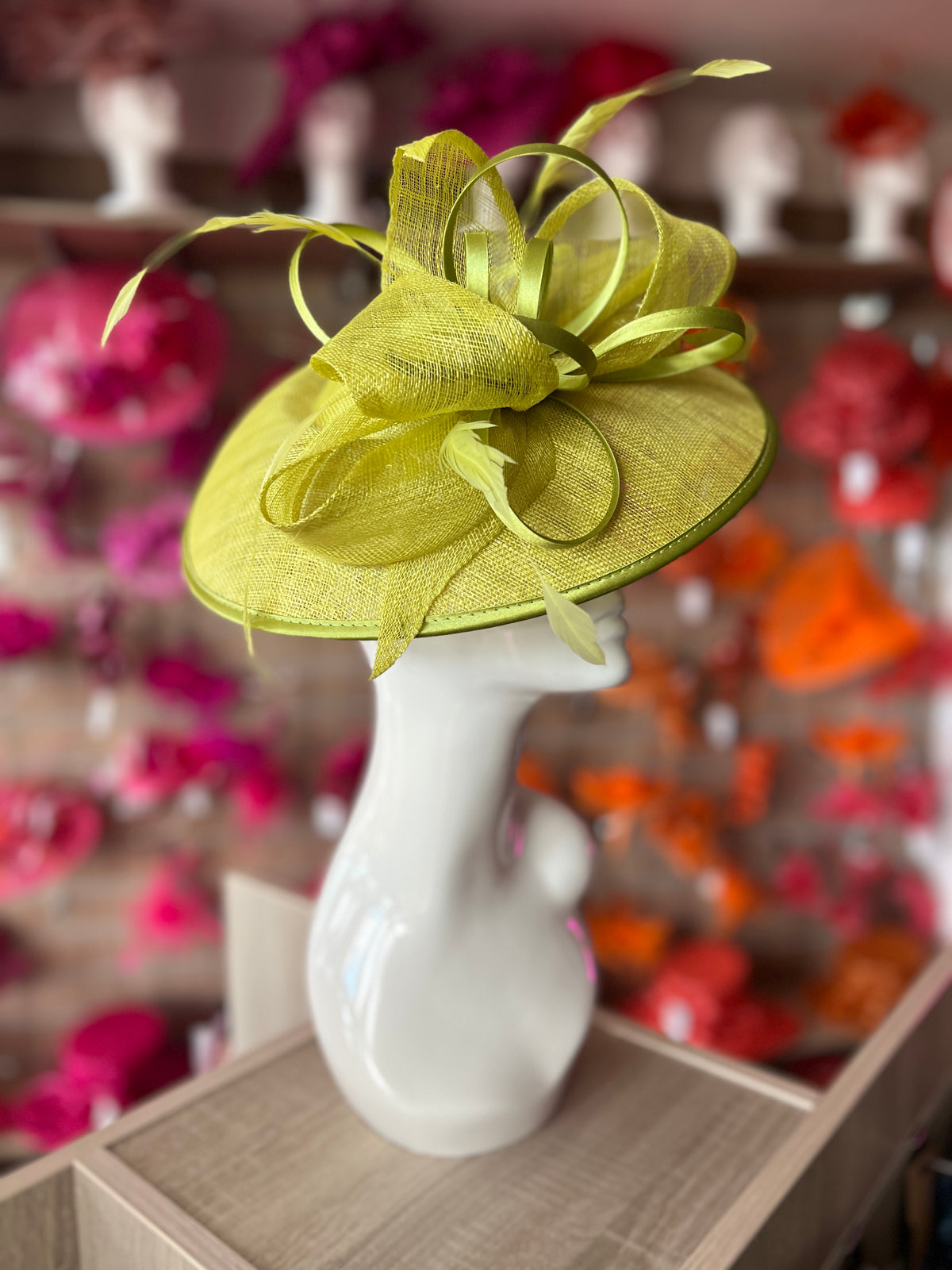 Lime Saucer Hatinator With Decorative Bow