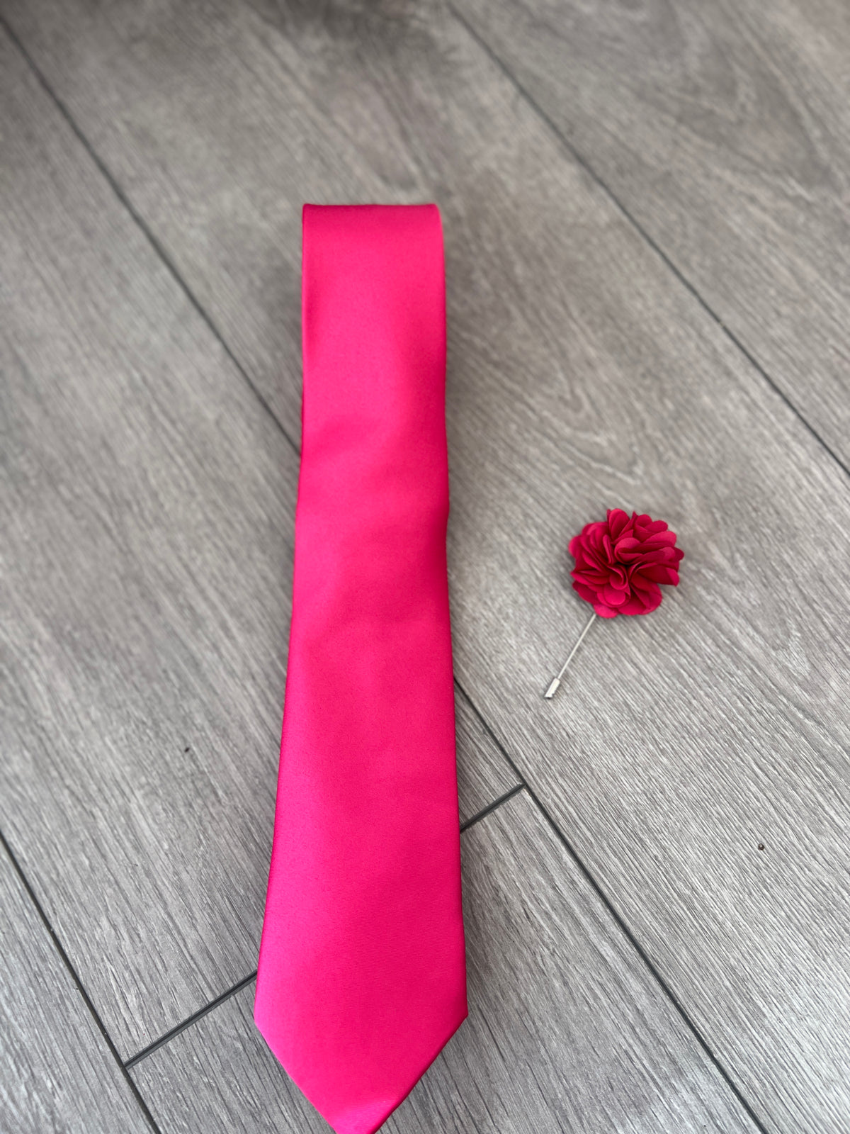 Fuchsia Pink Men’s Classic Tie &amp; Pin-Fascinators Direct