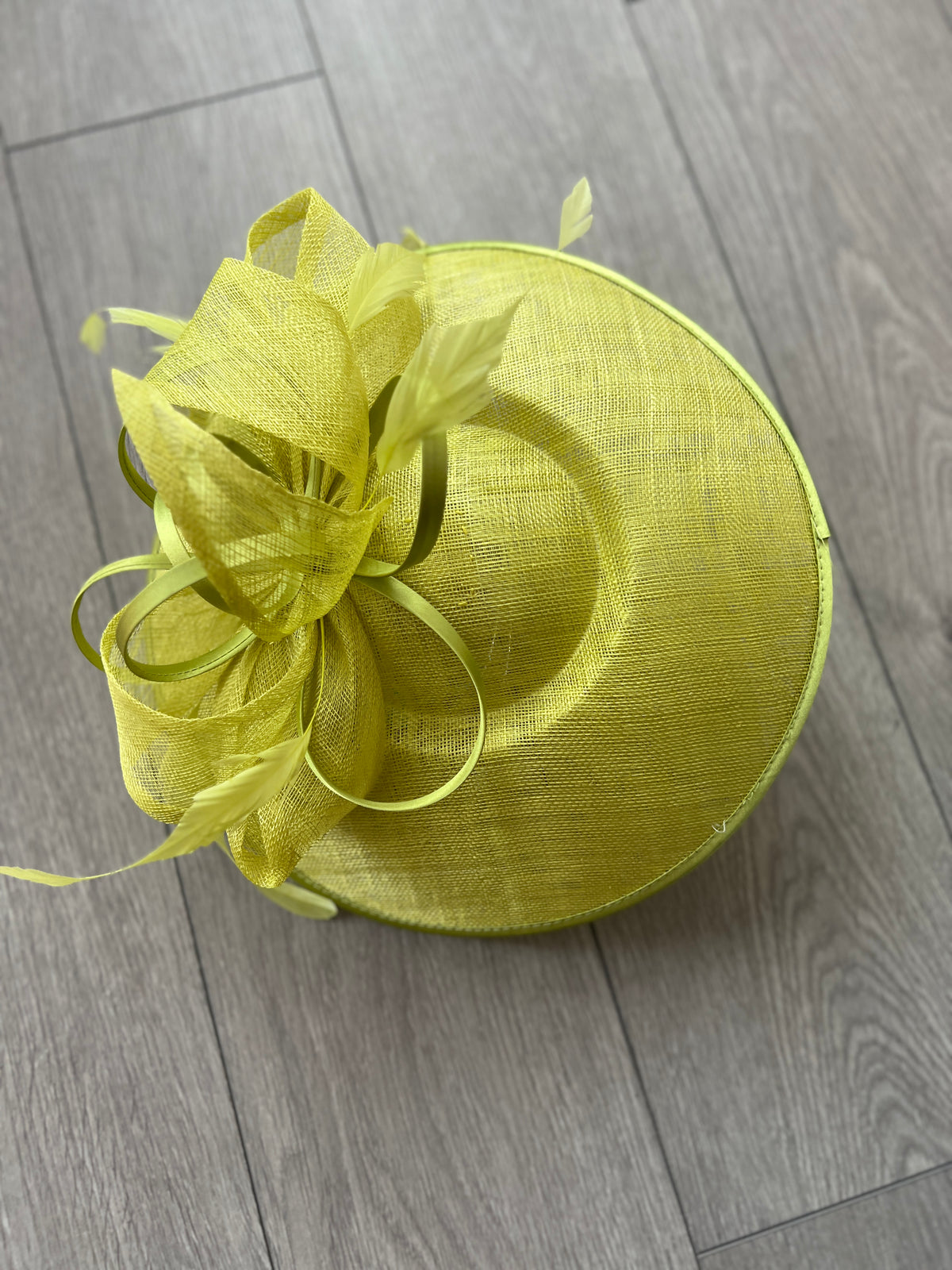 Lime Saucer Hatinator With Decorative Bow-Fascinators Direct