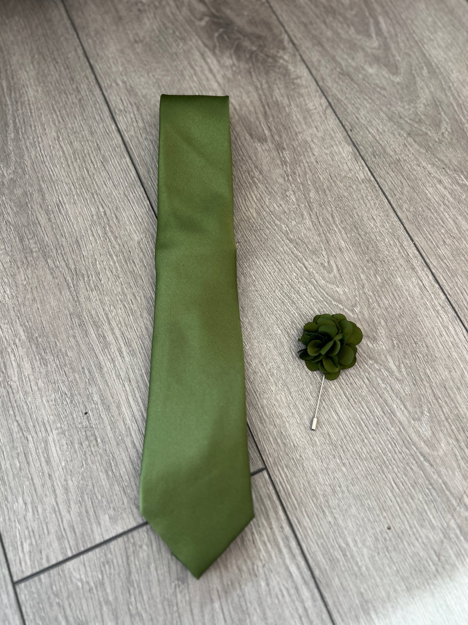 Olive Green Men’s Classic Tie & Pin-Fascinators Direct