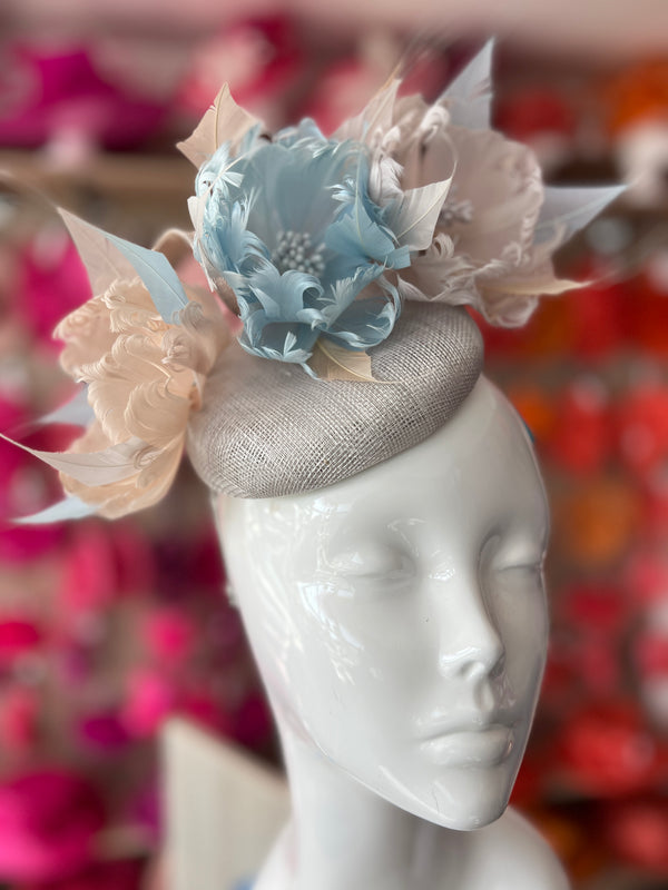 Pillbox Hat With Goblet Feather Flowers-Silver/Powder Blue  display picture 3