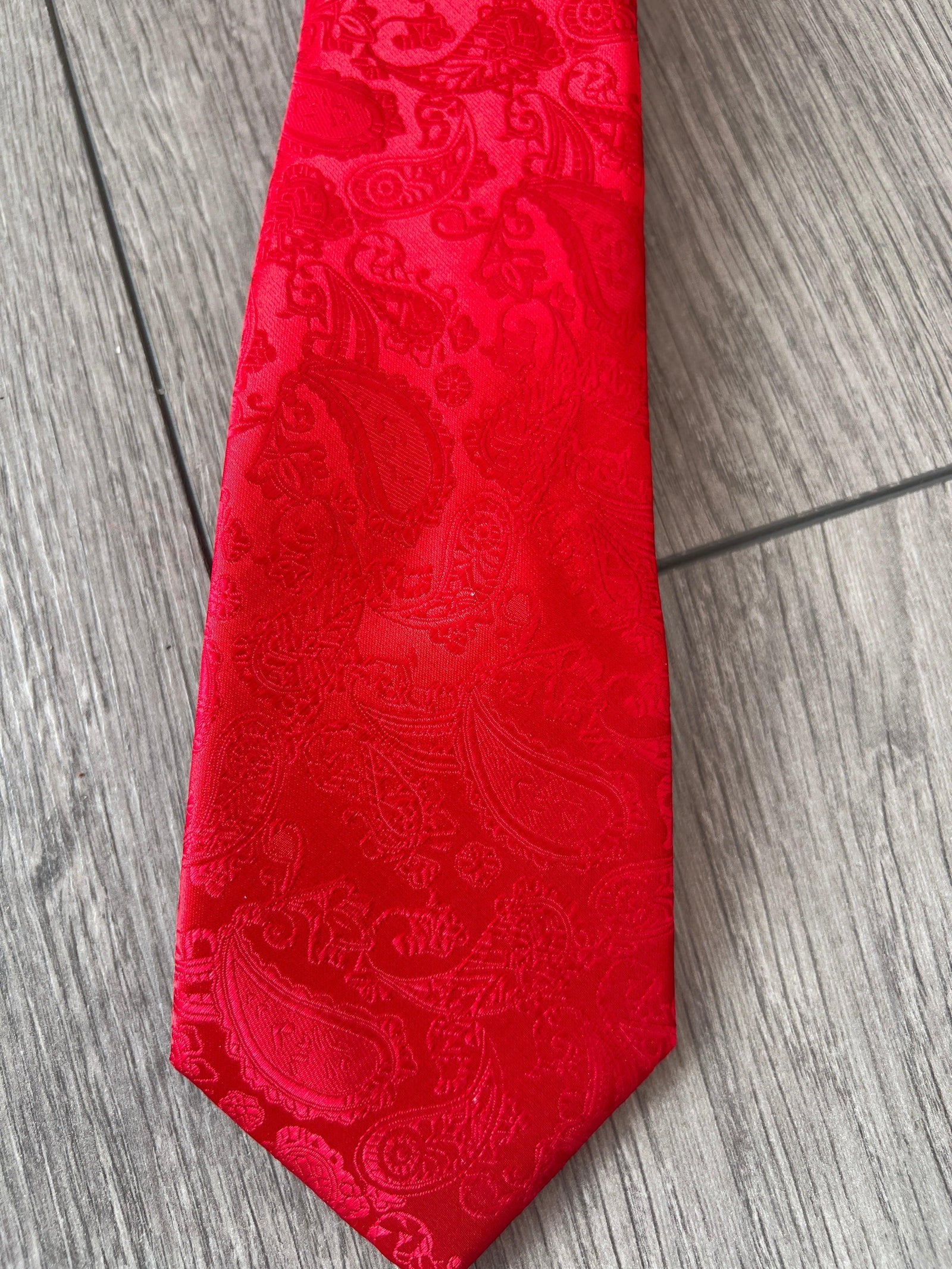 Red Men’s Classic Paisley Tie-Fascinators Direct