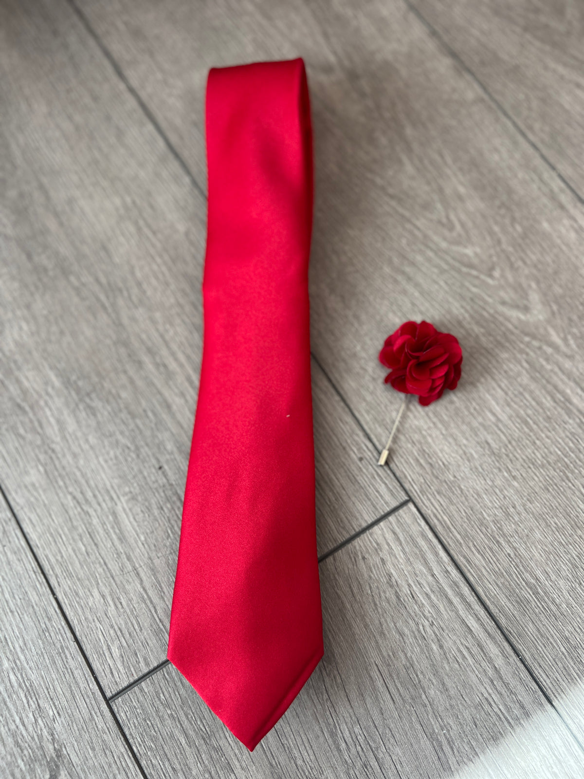 Rouge Red Men’s Classic Tie &amp; Pin-Fascinators Direct