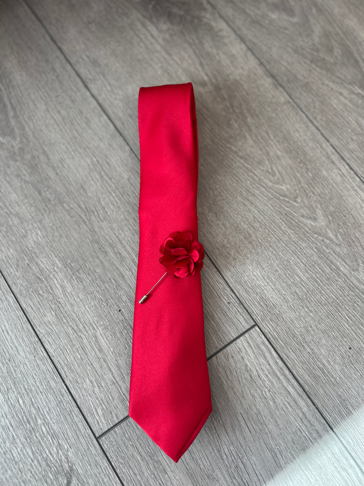 Rouge Red Men’s Classic Tie &amp; Pin-Fascinators Direct