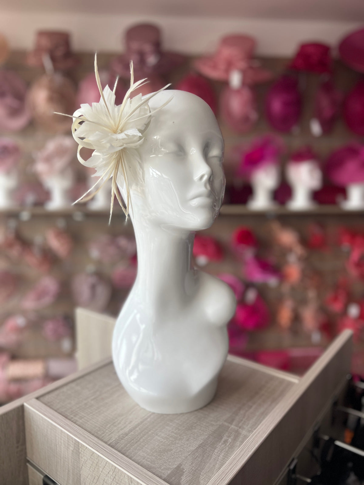 SMALL CREAM FASCINATOR CLIP WITH FEATHERS &amp; SATIN LOOPS-Fascinators Direct