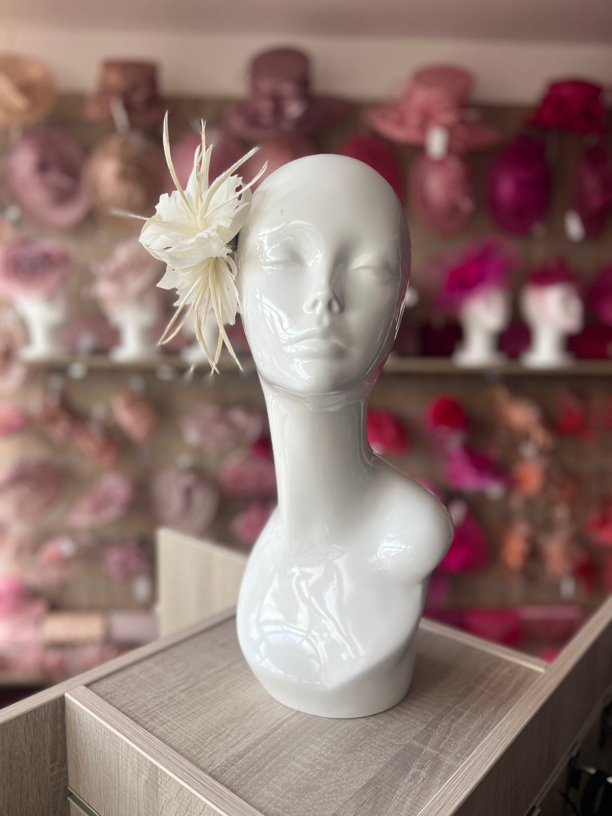 SMALL CREAM FASCINATOR CLIP WITH FEATHERS &amp; SATIN LOOPS-Fascinators Direct