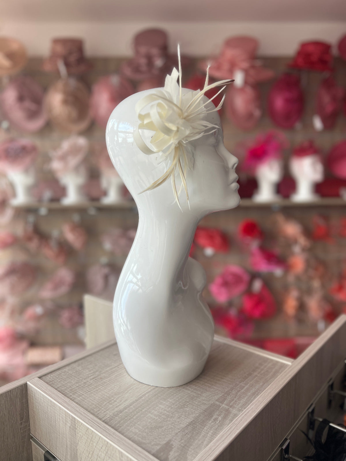 SMALL CREAM FASCINATOR CLIP WITH FEATHERS &amp; SATIN LOOPS-Fascinators Direct