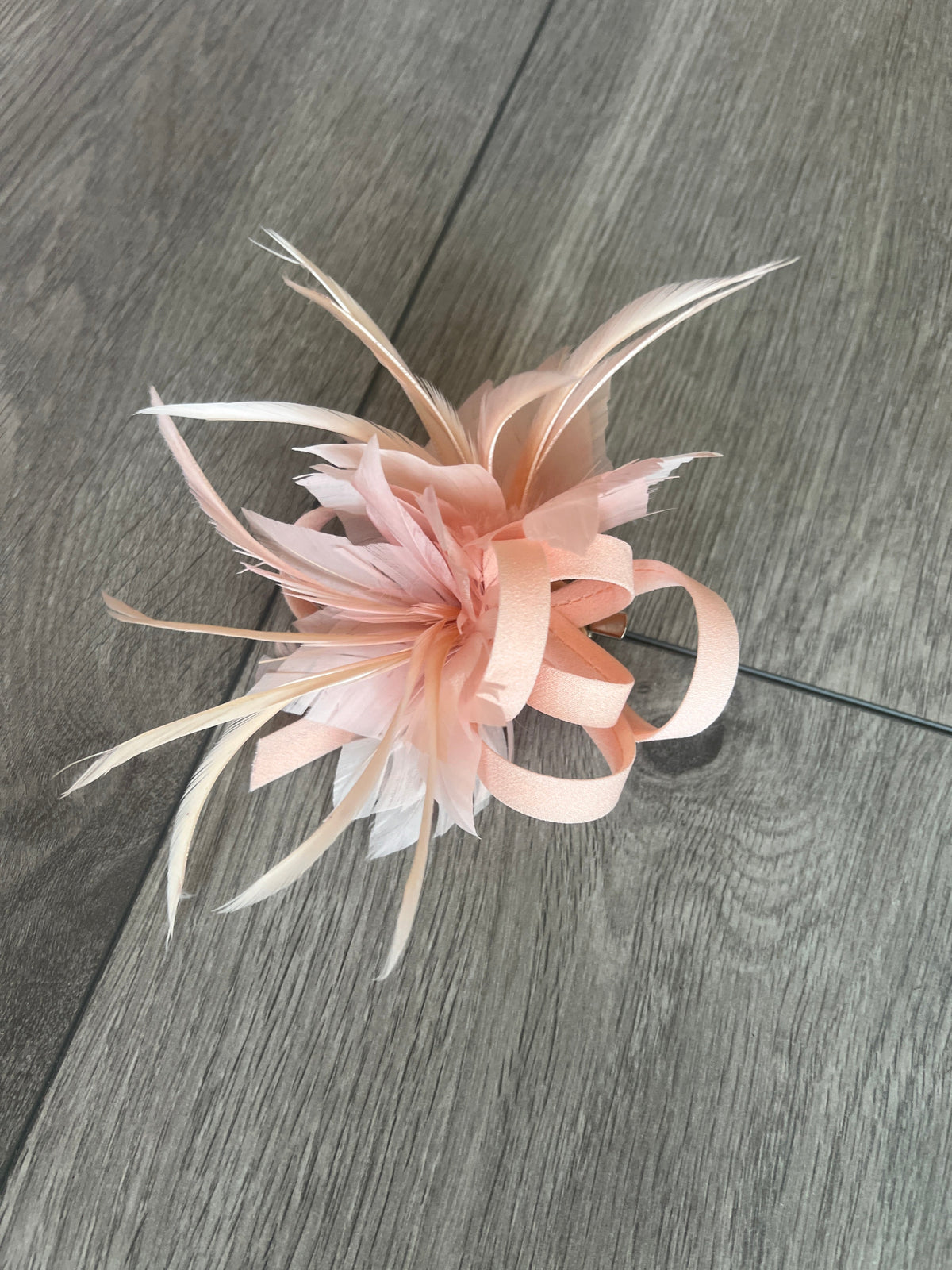 SMALL NUDE/ PINK FASCINATOR CLIP WITH FEATHERS &amp; SATIN LOOPS-Fascinators Direct