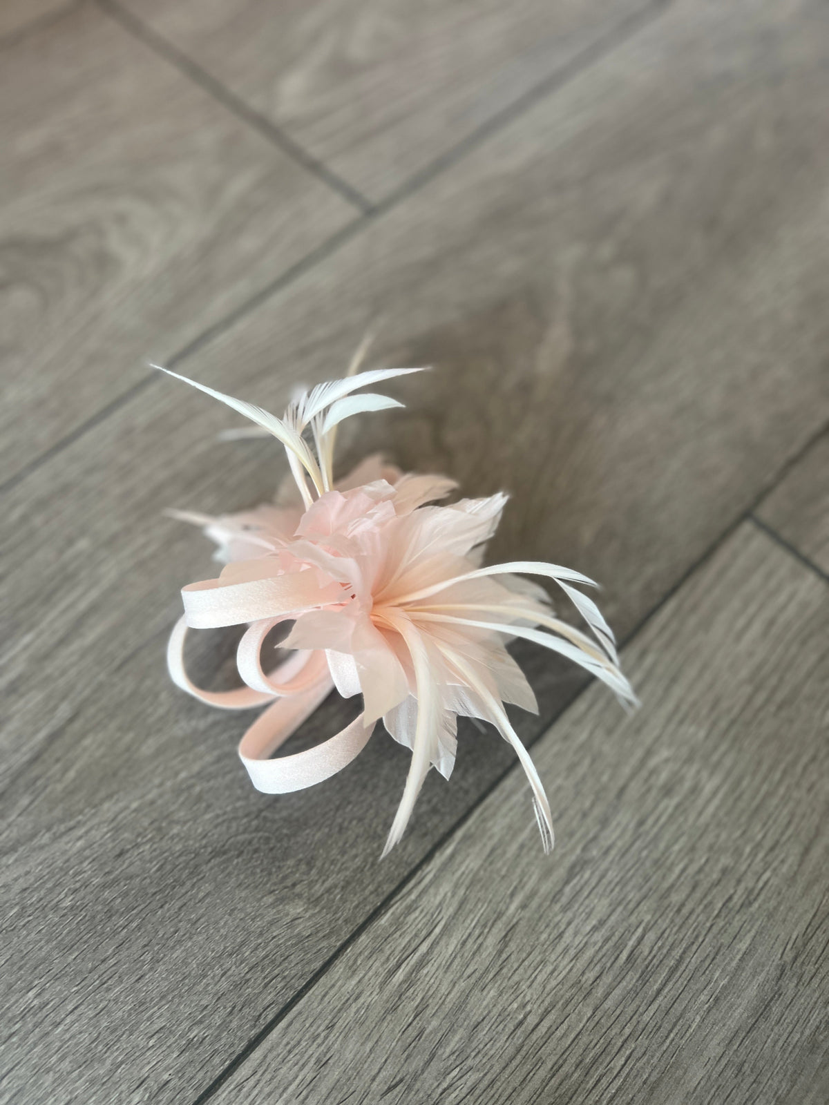 SMALL PALE PINK FASCINATOR CLIP WITH FEATHERS &amp; SATIN LOOPS-Fascinators Direct