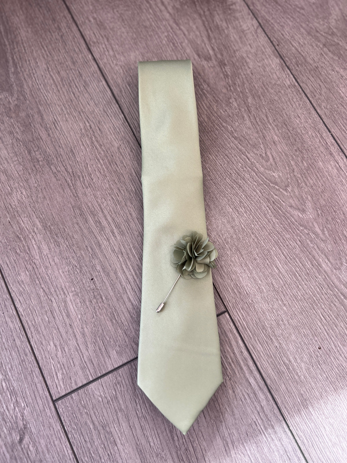 Sage Green Men’s Classic Tie &amp; Pin-Fascinators Direct