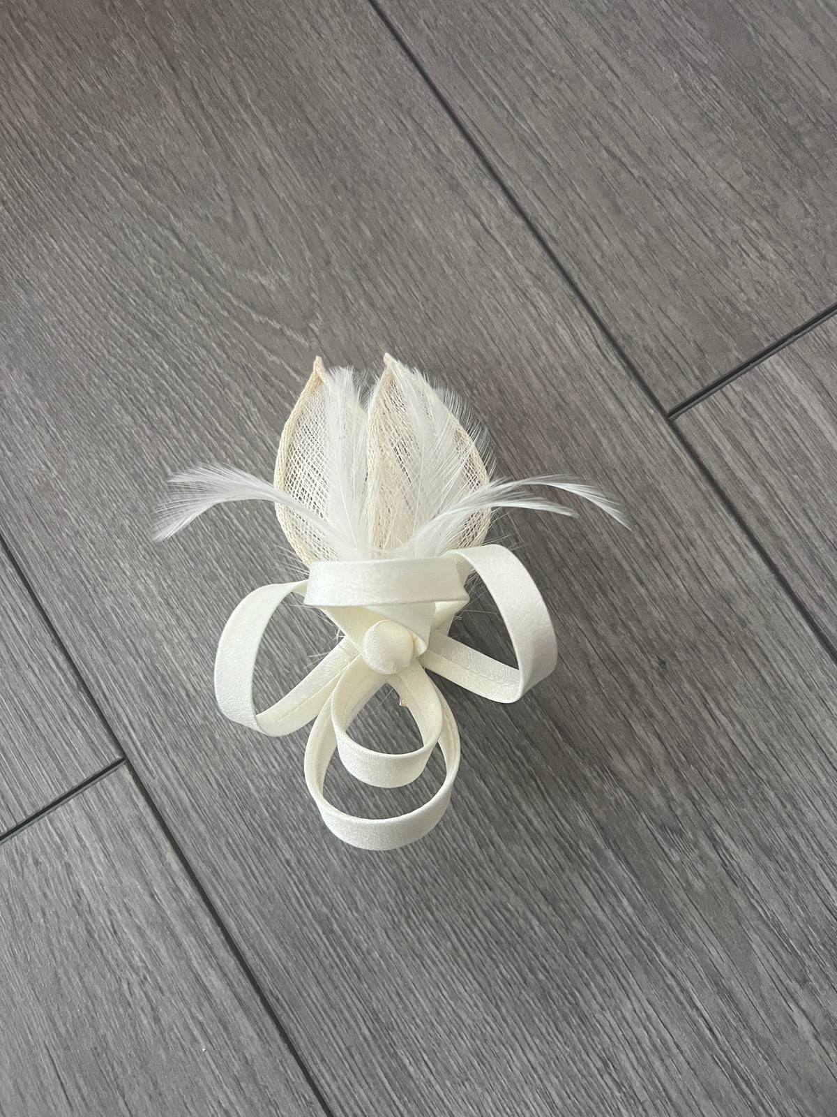 Small Ivory Fascinator Clip with Feathers &amp; Satin Loops-Fascinators Direct