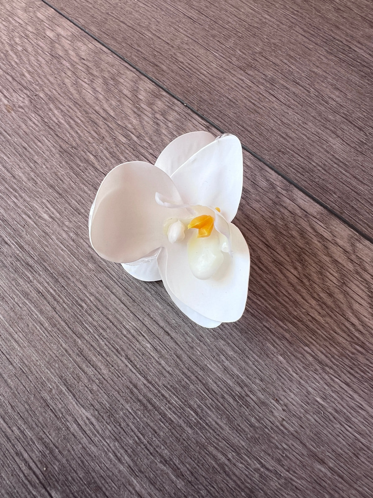 Small Orchid Hair Claw- White-Fascinators Direct