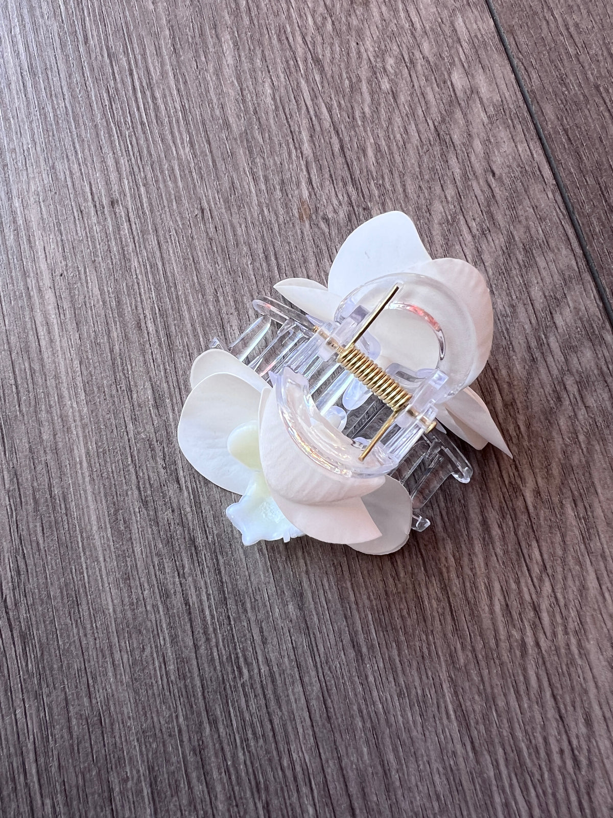 Small Orchid Hair Claw- White-Fascinators Direct