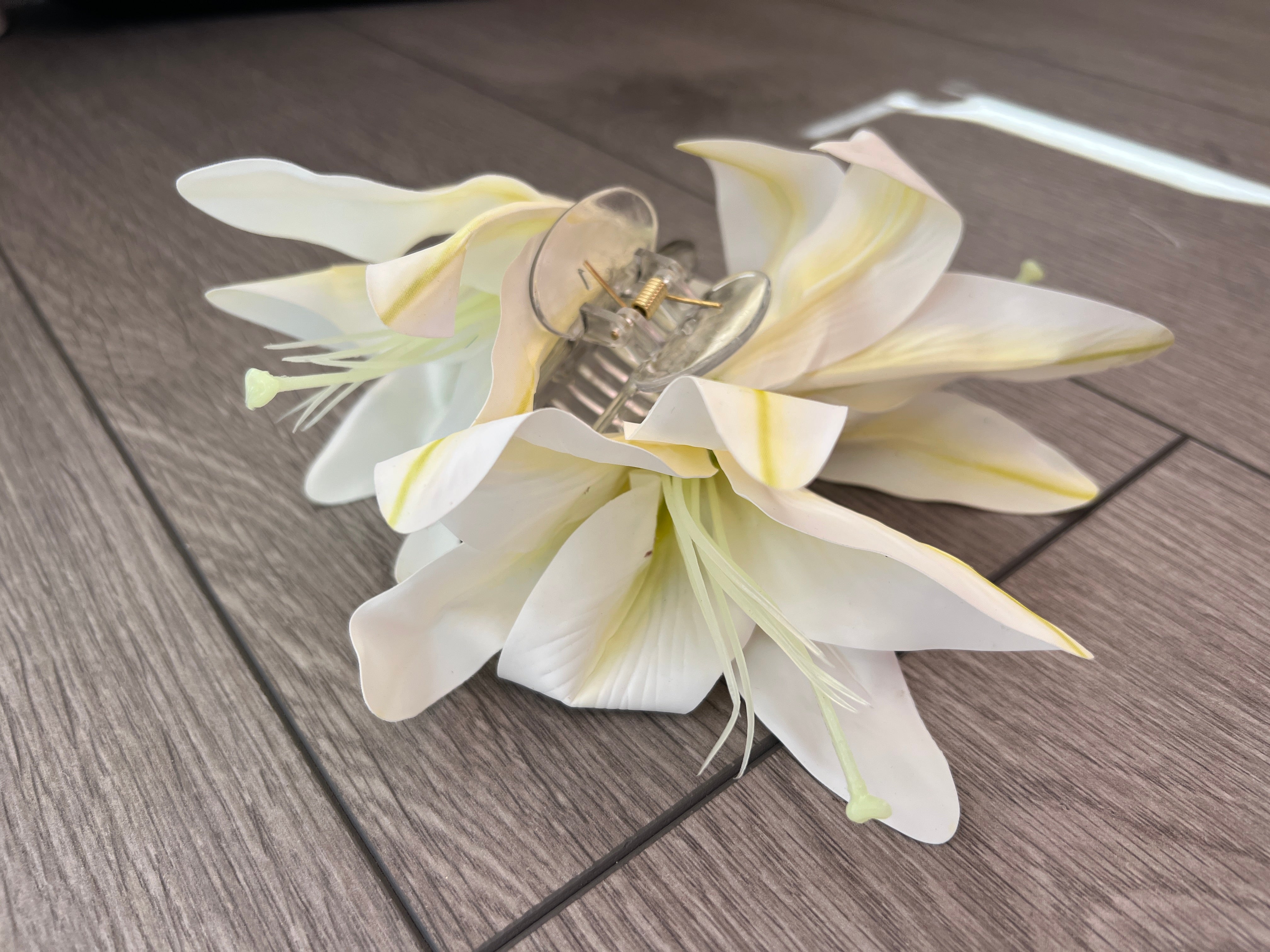 white lily flower hair clip White Lily Flower Claw Clip