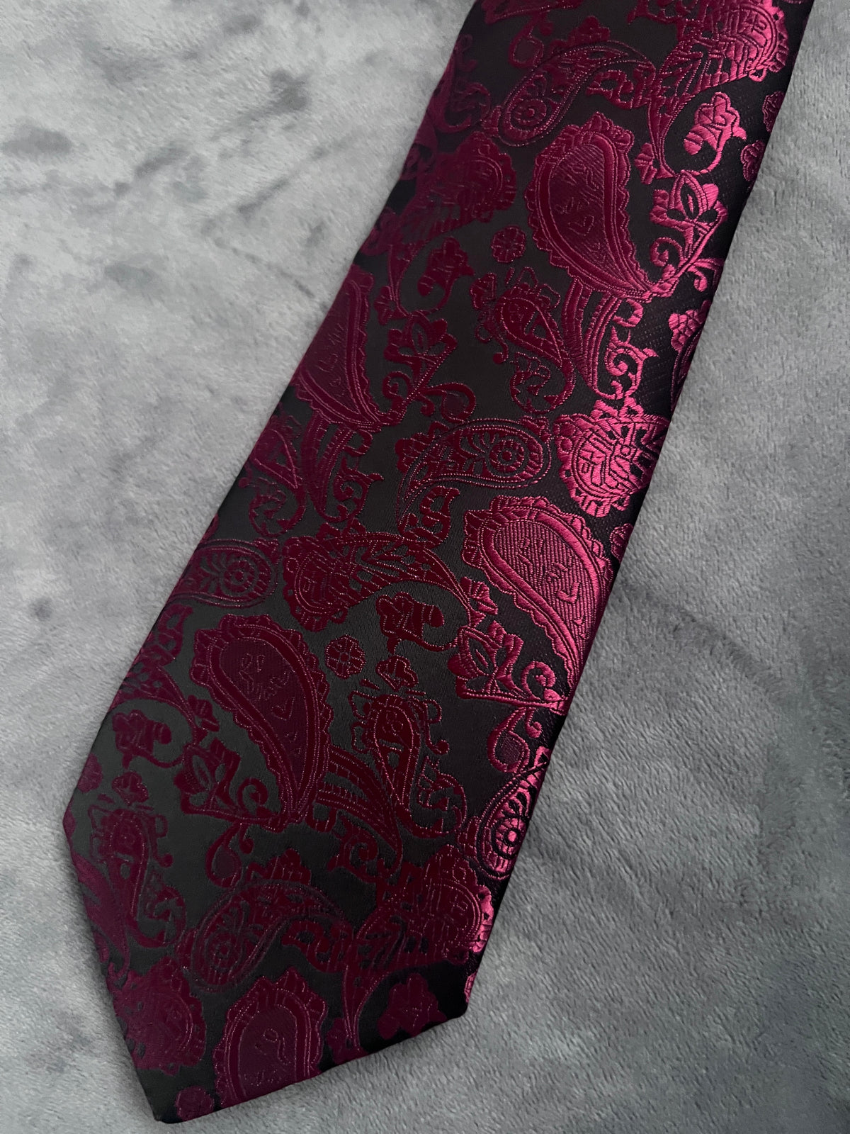 Wine &amp; Black Men’s Classic Paisley Tie-Fascinators Direct