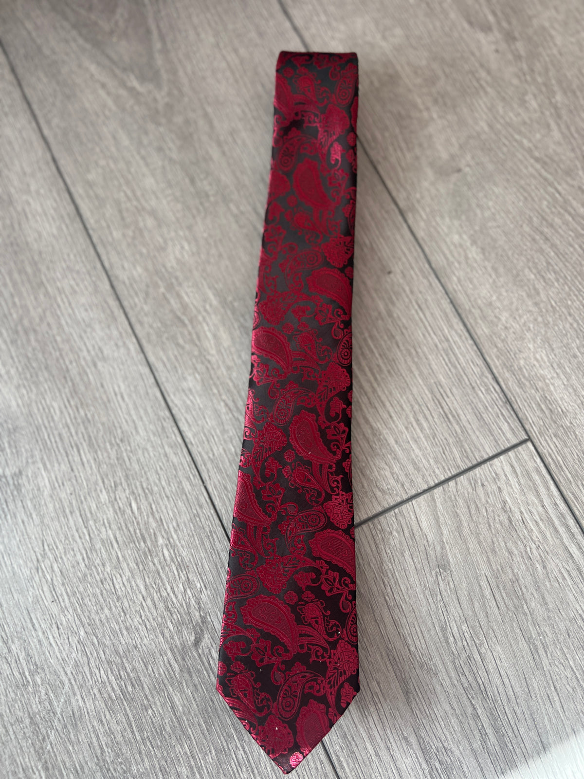 Wine &amp; Black Men’s Classic Paisley Tie-Fascinators Direct